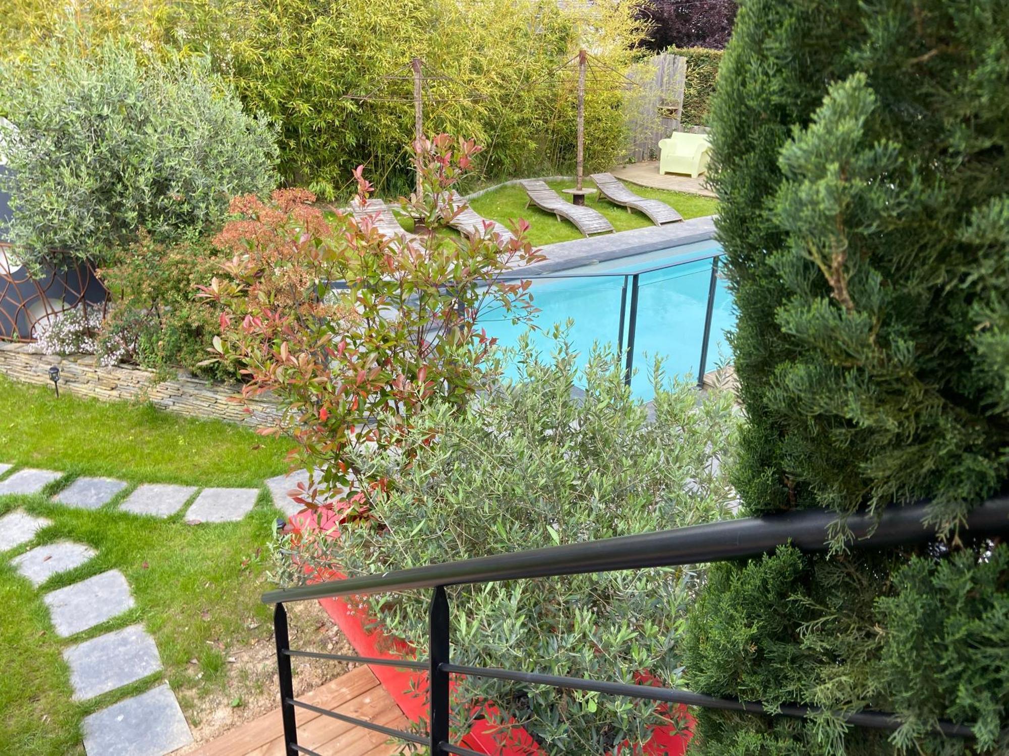 Hébergement de vacances Au Bord De La Piscine Au Sud D'angers *